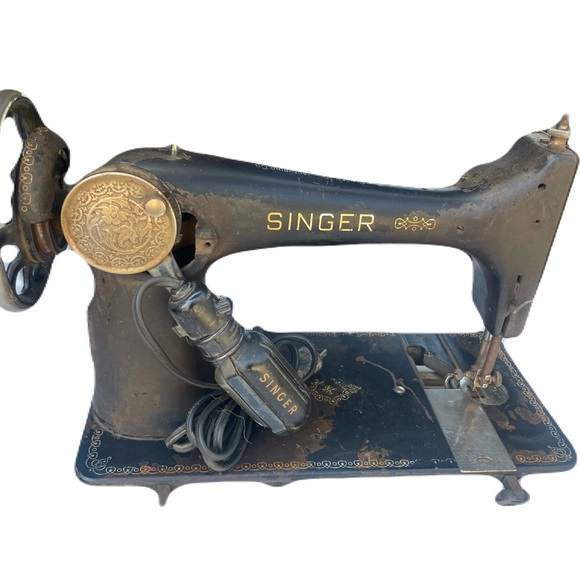 Singer Black Sewing Machine - Picture 1 of 4